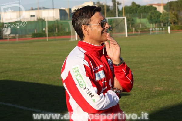 Sergio Fadda osserva l'azione